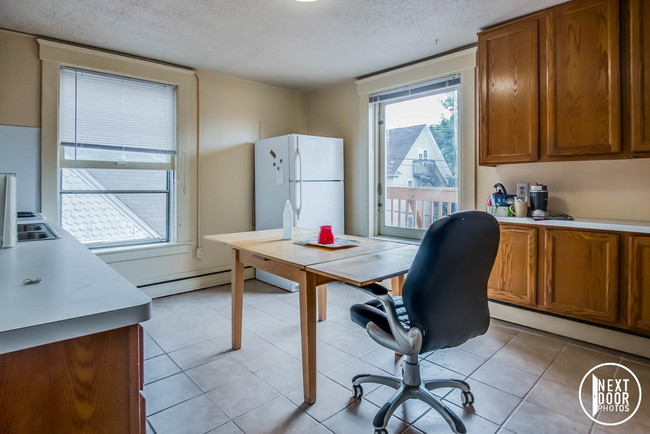 Kitchen - 931 Greenwood Ave