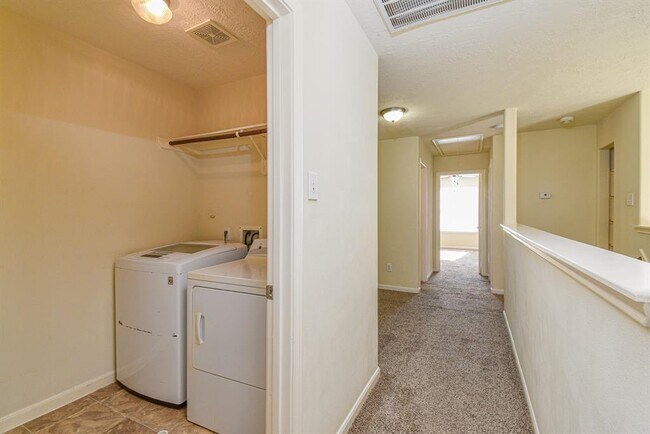 Building Photo - 15930 Langhamwood Ln