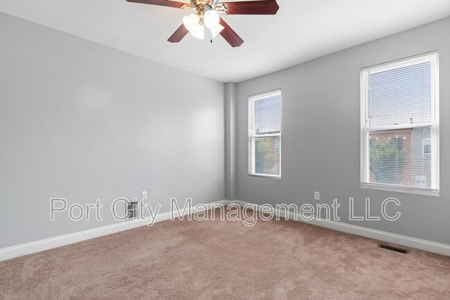 Building Photo - 3210 E Fairmount Ave