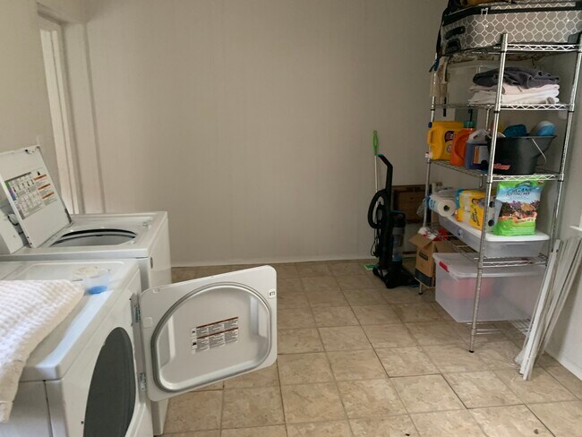 Building Photo - 513 19th Ave N