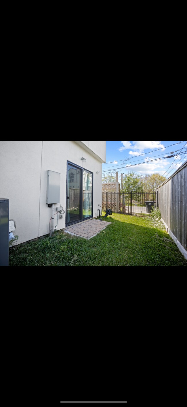 Building Photo - 2803 Decker Pl.