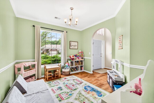 Building Photo - Spacious Living in the Heart of Whitehall