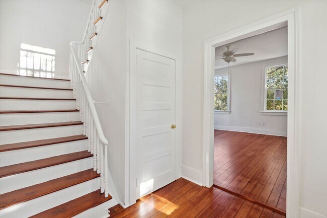 Building Photo - 89 Alexander St