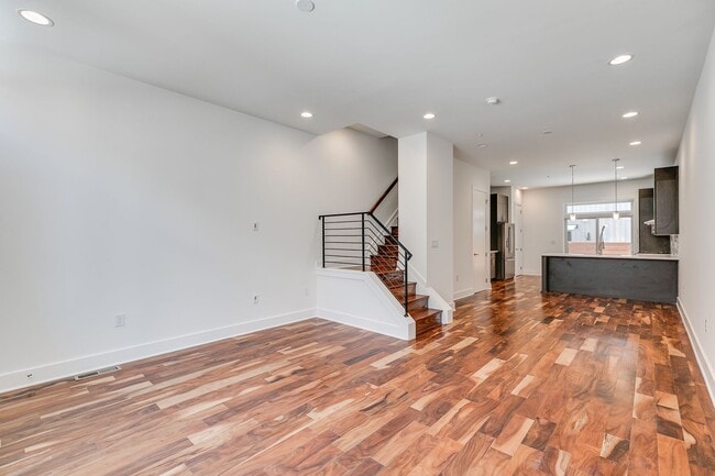 Building Photo - Northern Liberties Townhome with Parking