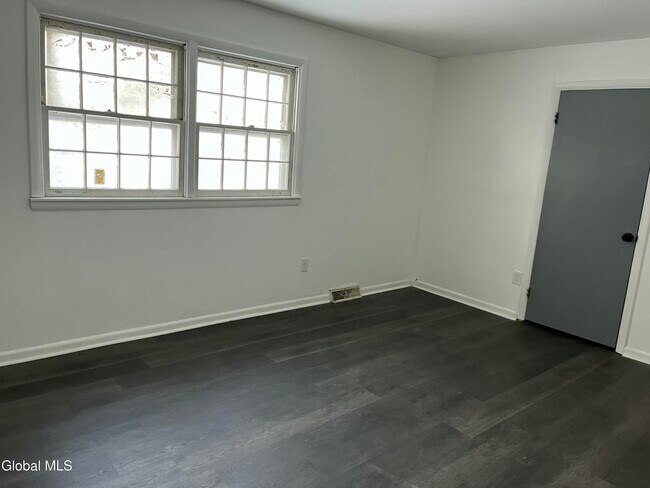 Building Photo - 5 Webster Ct