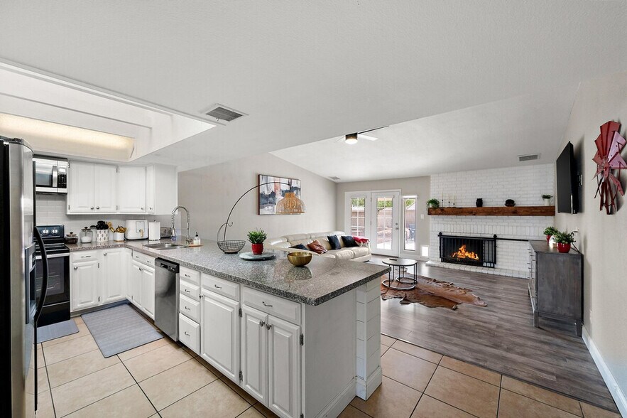 Building Photo - 4332 E Cherokee St