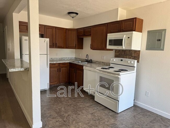 Building Photo - 3014 Mallard Dr