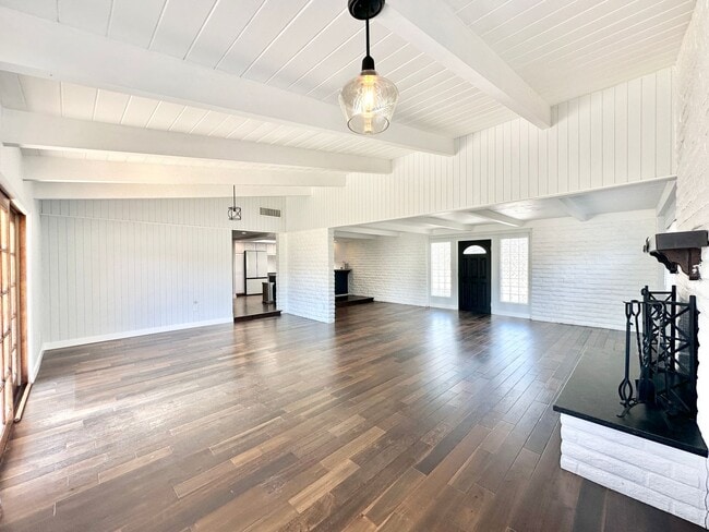Building Photo - Beautifully Updated & Remodeled Single-Story Country Home with Detached Guest Home Unit on Gated ...
