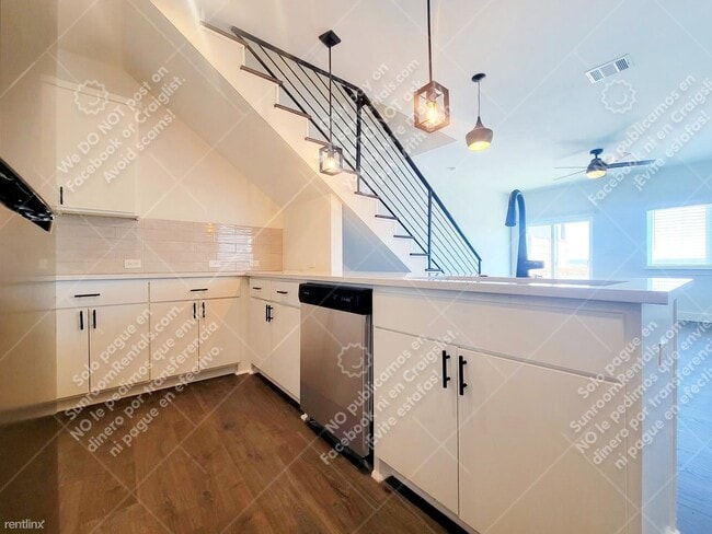 Building Photo - 3 br, 2.5 bath Duplex - 21210 Portsmouth C...