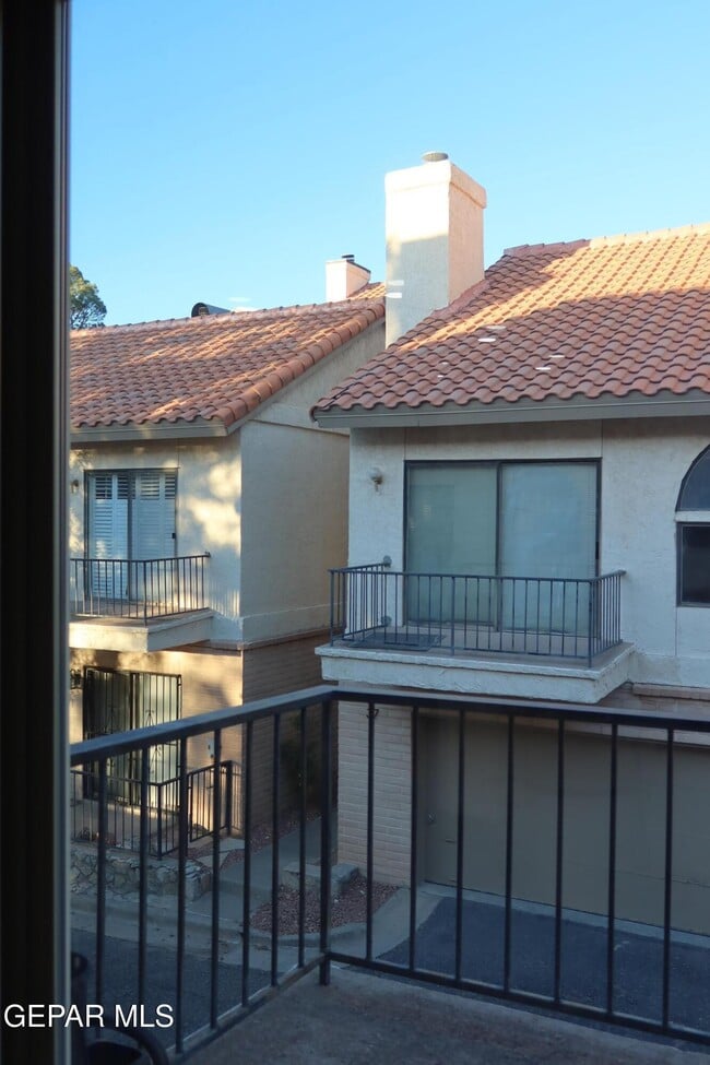 Building Photo - 4614 N Stanton St