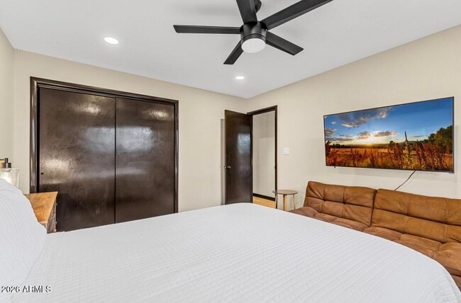 Building Photo - 2803 N Carefree Cir