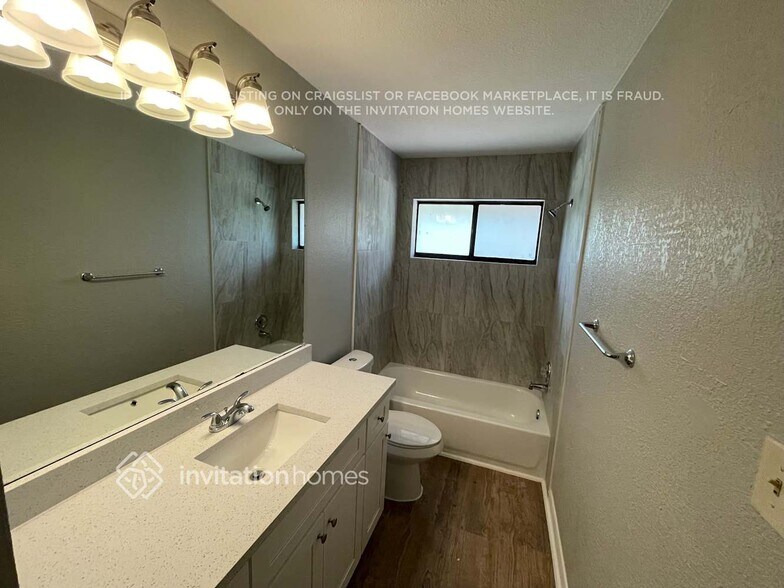 Building Photo - 2410 Channing Dr