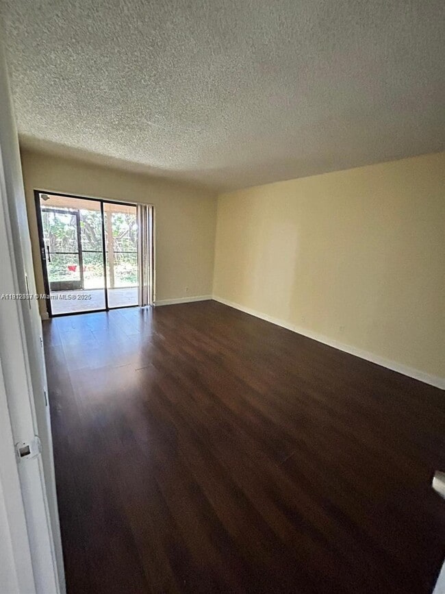 Building Photo - 189 Lakeview Dr