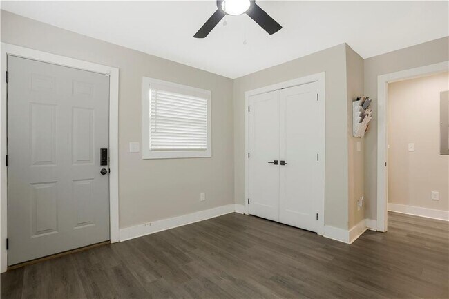 Building Photo - 1344 Midlawn Dr