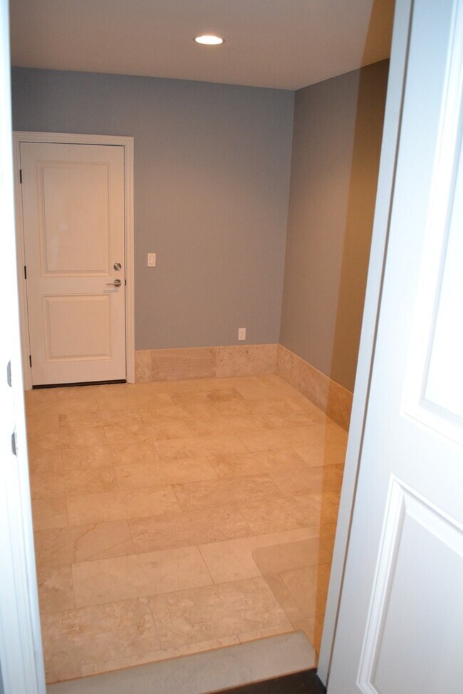 Building Photo - Stylish 2BD Golden Hill Gem | A/C, Bonus R...