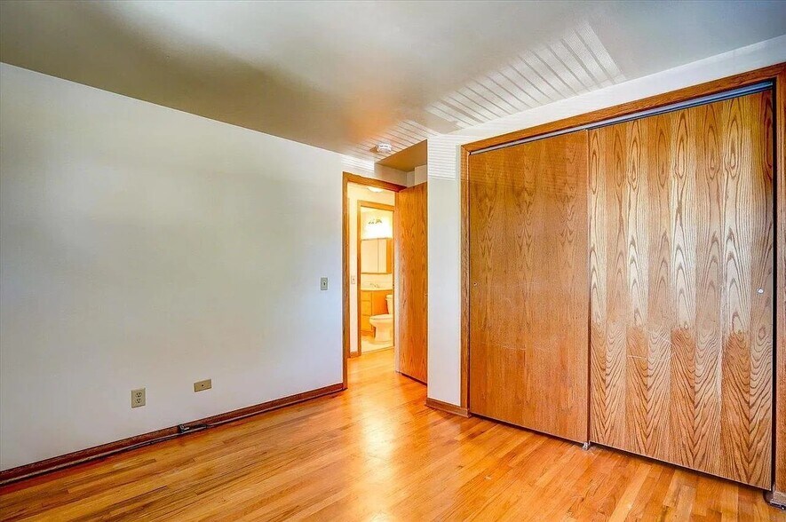 Building Photo - 1165 Petra Pl