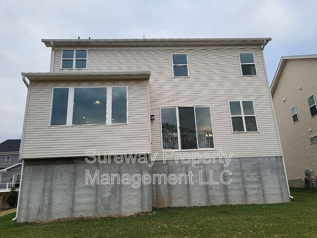 Building Photo - 766 Switchman Rd