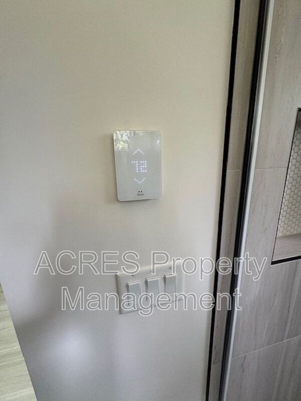 Building Photo - 9423 36th Ave SW