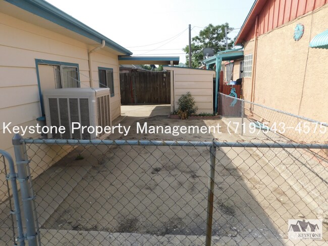 Building Photo - 819 Troy Ave