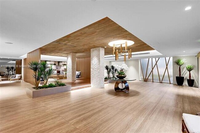 Building Photo - 2301 Collins Ave