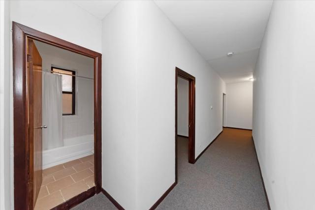 Building Photo - 2 bedroom in Chicago IL 60637