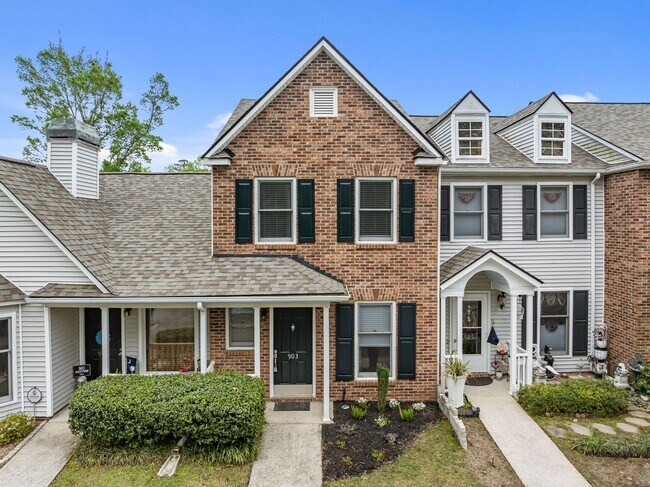 Building Photo - Modern Comfort & Convenience in Regents Green Townhome