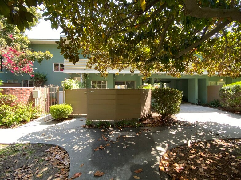 Patio entrance - 5414 Village Grn