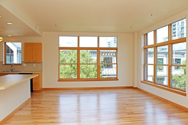 Building Photo - Spacious 2 Bedroom Corner Unit in Stylish ...