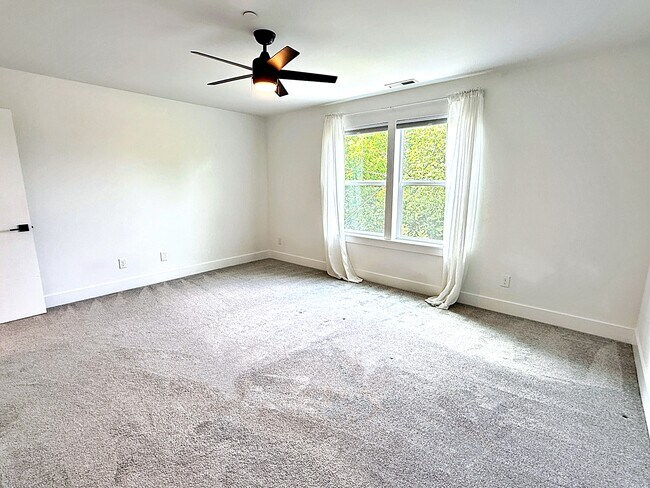 Building Photo - 4209 SE 80th Ave