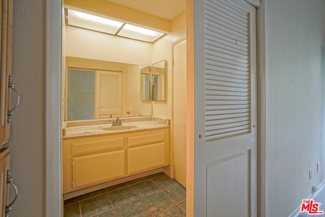 Building Photo - 5760 Owensmouth Ave