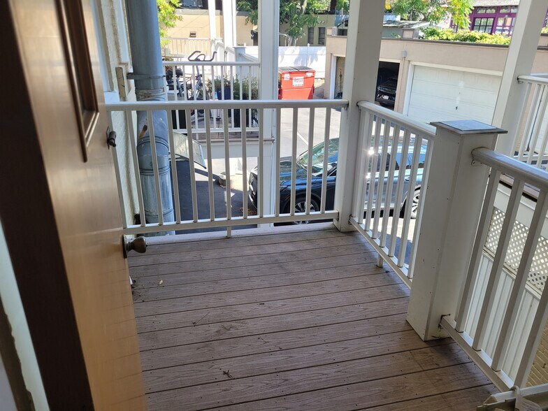 Building Photo - 509 Pleasant St