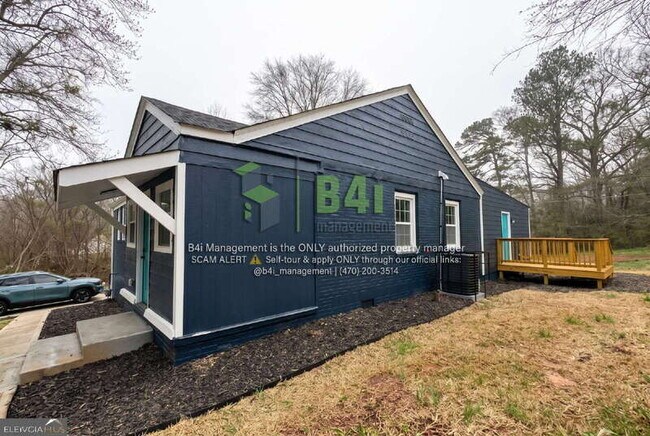 Building Photo - 1418 E 10th St