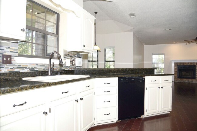 Building Photo - Spacious 4 Bedroom in Southwind at Bluewater Bay!