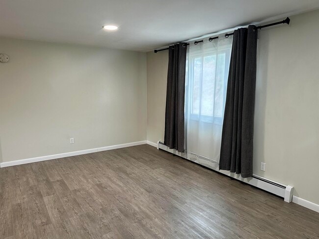 Building Photo - 4 Monroe Dr