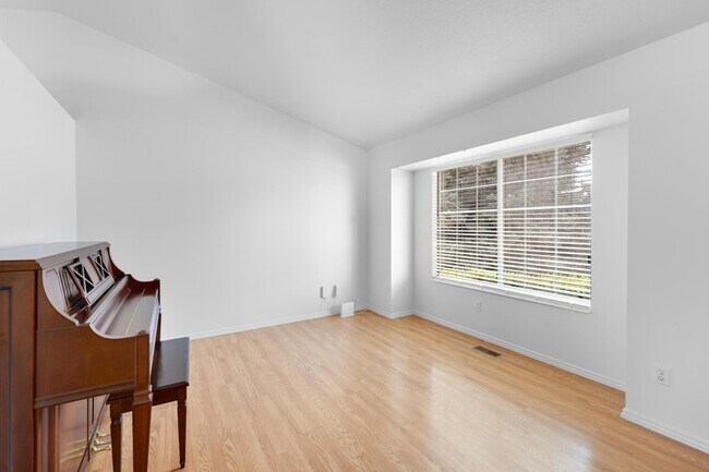 Building Photo - 557 E 8240 S
