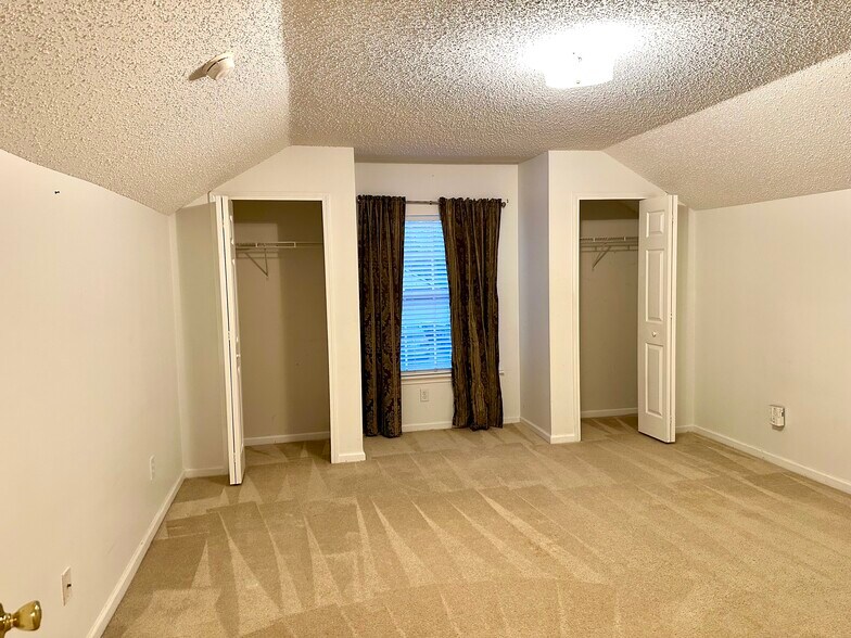 Building Photo - 2455 Coachman Lakes Dr