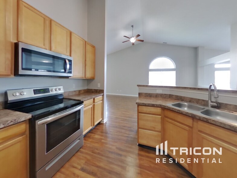 Building Photo - 1345 Colony Park Cir