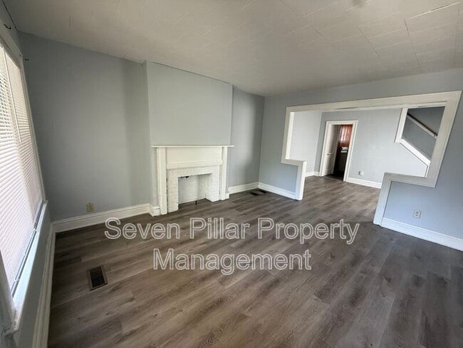Building Photo - 1044 E 16th Ave