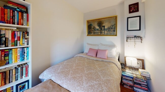 Building Photo - Gorgeous Harvard Sq. 1bd/1ba; Near the T!
