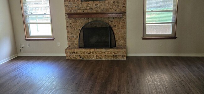 Building Photo - 1109 Shine Ln