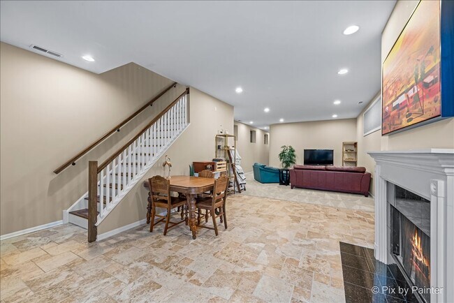 Building Photo - 1753 N Artesian Ave