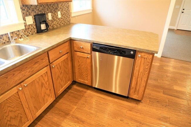 Building Photo - 4 bed/2 bath 1000 feet From Monroe