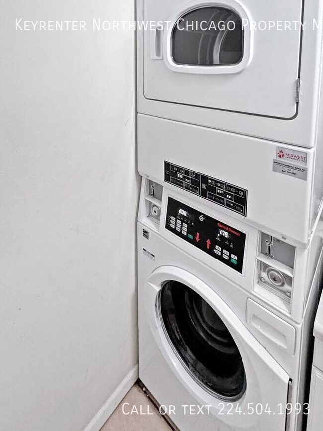 Building Photo - 1902-1904 N Seminary Ave-1904-204