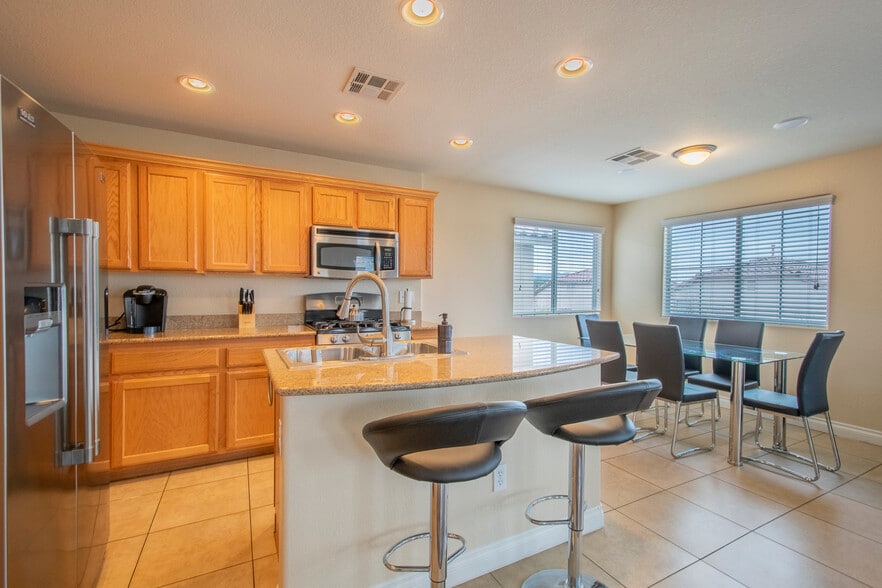 Kitchen & Dinning Room - 3046 Majella Ave