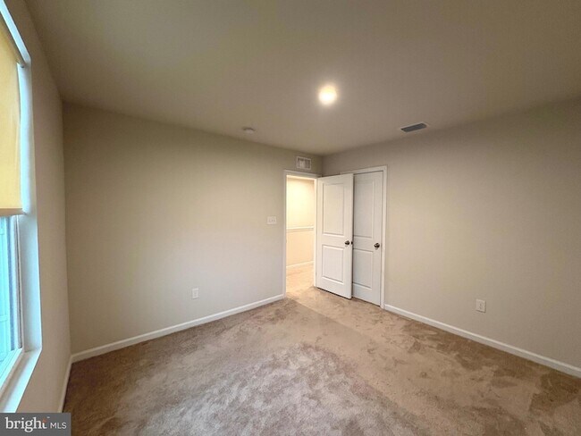 Building Photo - 27003 Greenleaf Dr
