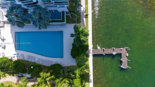 Building Photo - 7900 Harbor Island Dr
