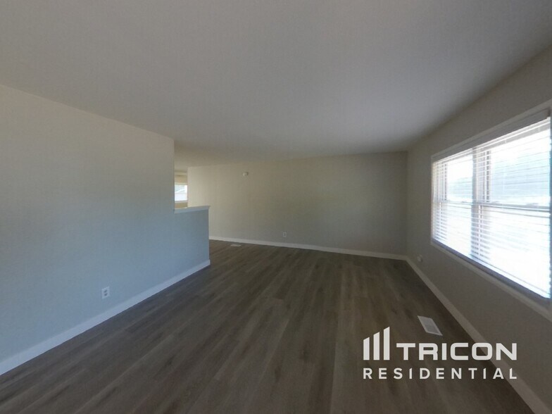 Building Photo - 3002 Hayman Terrace