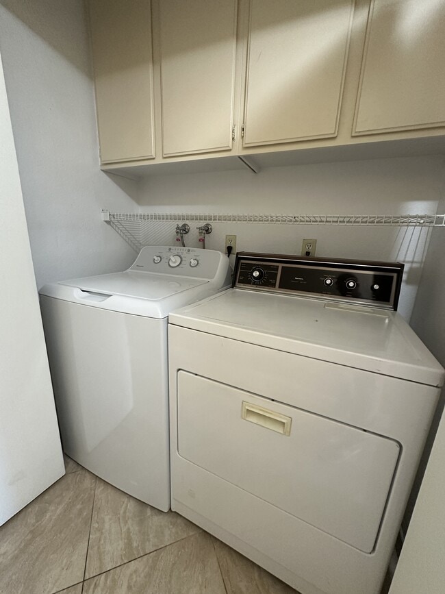 Building Photo - 4296 Sandcastle Dr