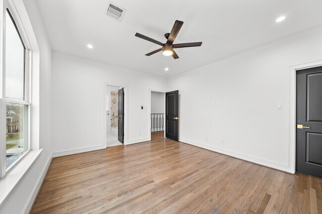 Building Photo - 1013 E 28th St