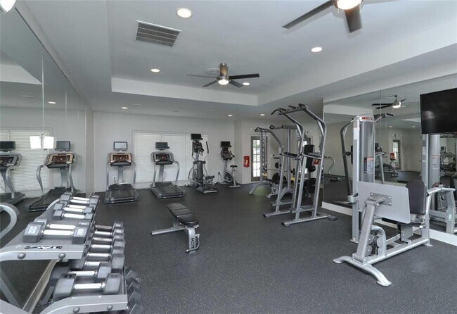 Building Photo - 9200 Roberts Dr